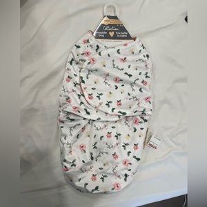 Blanket and beyond brand new swaddle bag